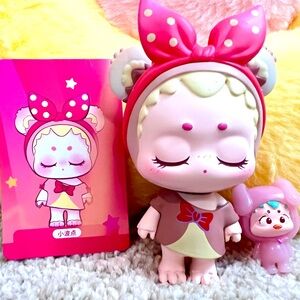 ❤️❤️Pink and Cream little girl figure